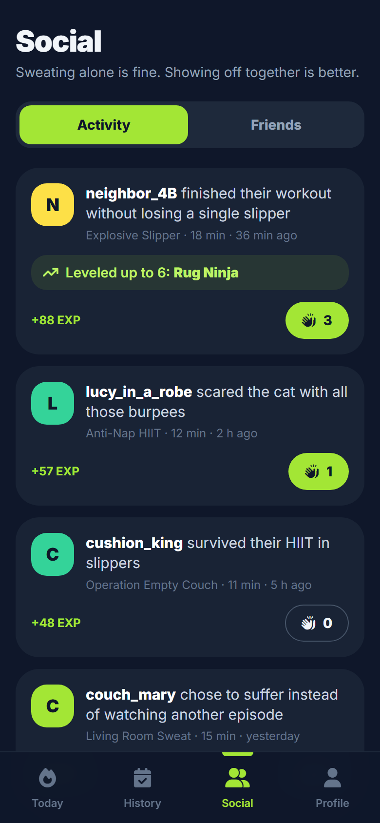 PantuFIT social feed with friends' activity and applause buttons